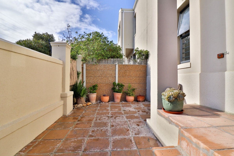 To Let 2 Bedroom Property for Rent in Royal Ascot Western Cape